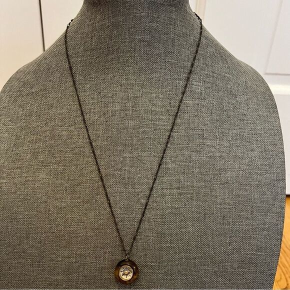 🍭6/$30 Compass pendant necklace on long chain - Picture 1 of 6